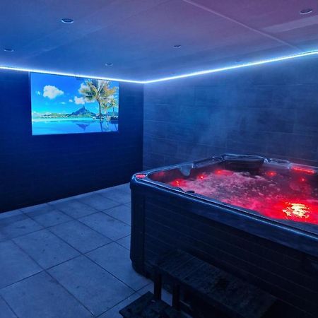 Short Stopzzz & Indoor Hot Tub マンチェスター エクステリア 写真