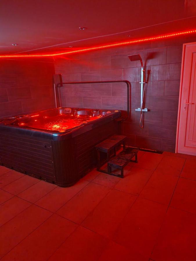 Short Stopzzz & Indoor Hot Tub マンチェスター エクステリア 写真