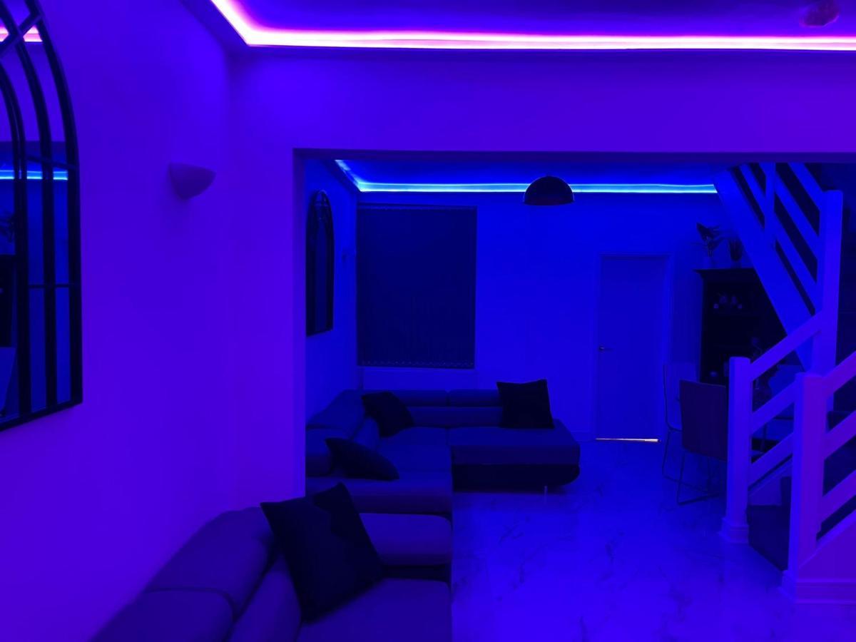 Short Stopzzz & Indoor Hot Tub マンチェスター エクステリア 写真