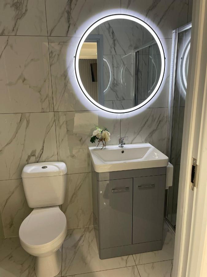 Short Stopzzz & Indoor Hot Tub マンチェスター エクステリア 写真